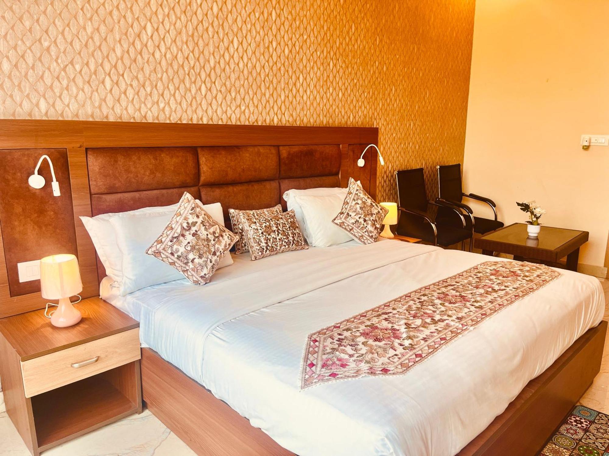 Heaven Resort Ayodhya Exterior photo